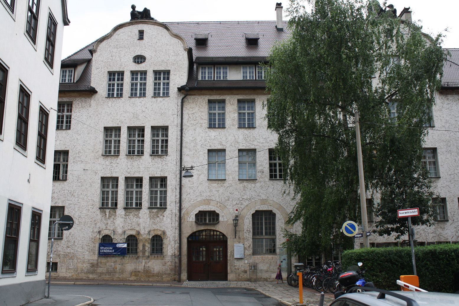 Fassade der Uni Jena
