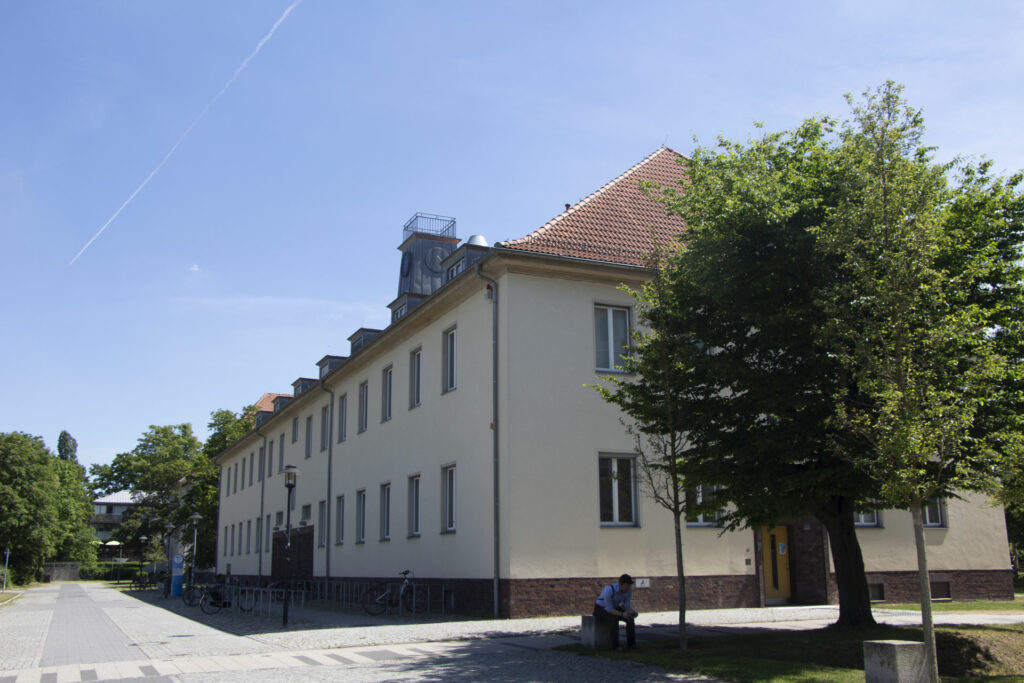 Außenansicht von Haus 3 auf dem Campus der FH Potsdam.